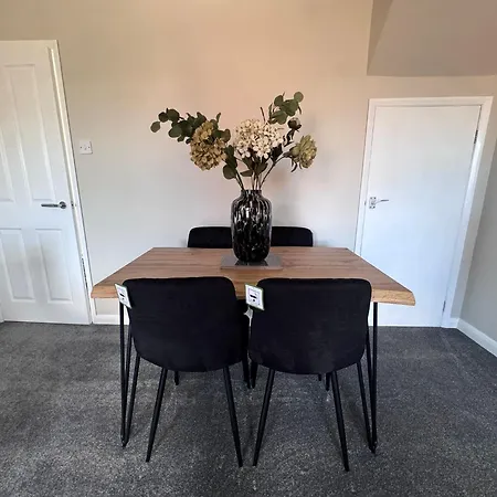 Hodgson Close, Town Centre, Free Parking *