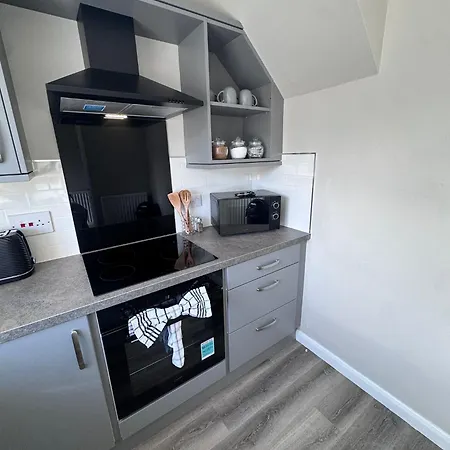 Hodgson Close, Town Centre, Free Parking Apartment *
