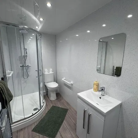 Hodgson Close, Town Centre, Free Parking Apartment