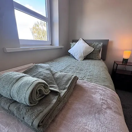 Apartment Hodgson Close, Town Centre, Free Parking *